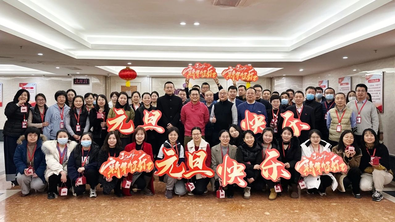 12月29日：供銷(xiāo)大集開(kāi)展“凝心聚力，‘供’赴新程”新年慰問(wèn)活動(dòng)（民生）.jpg