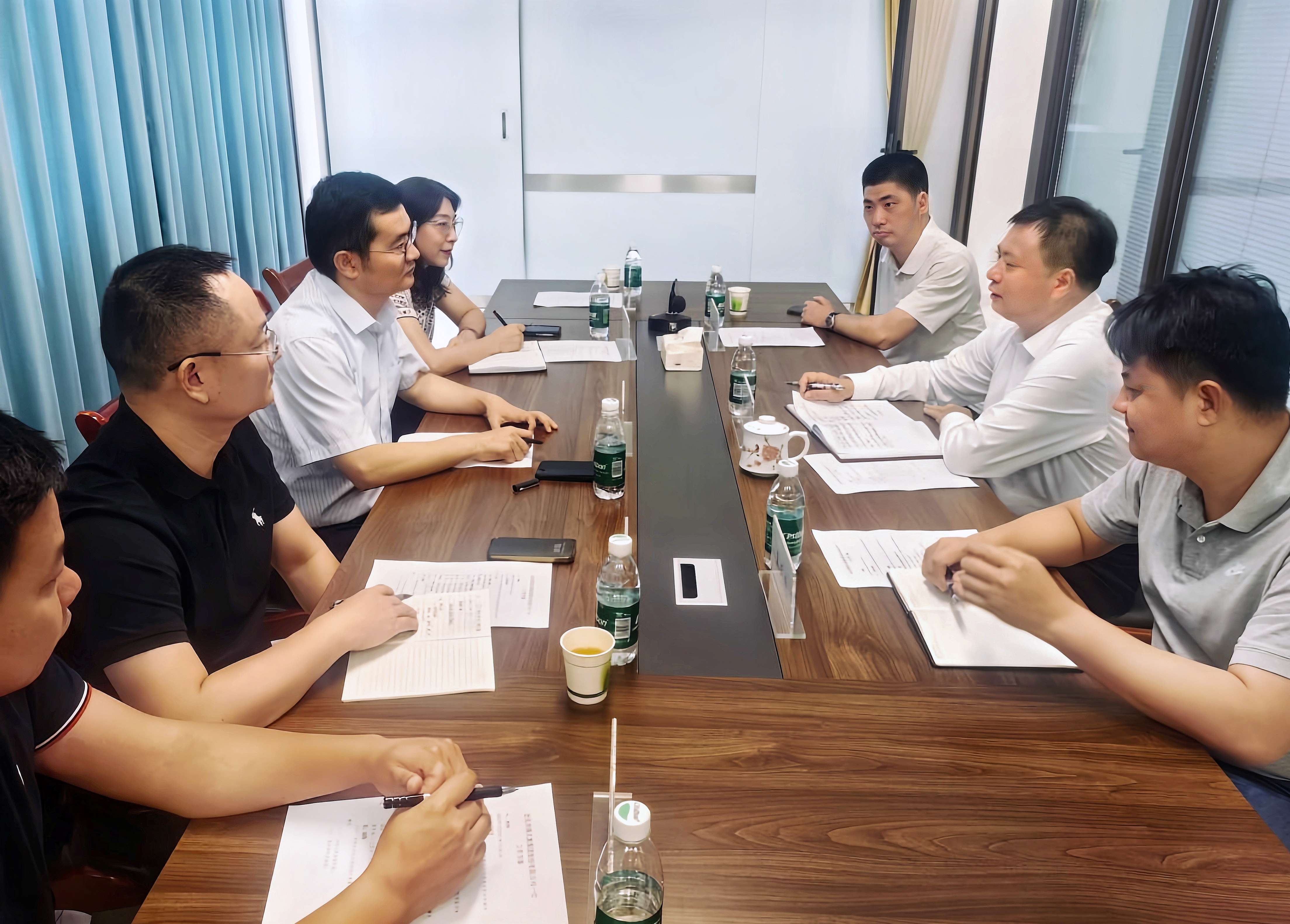 7月20日，朱延東與三亞市副市長(cháng)張長(cháng)豐舉行會(huì )談.jpg